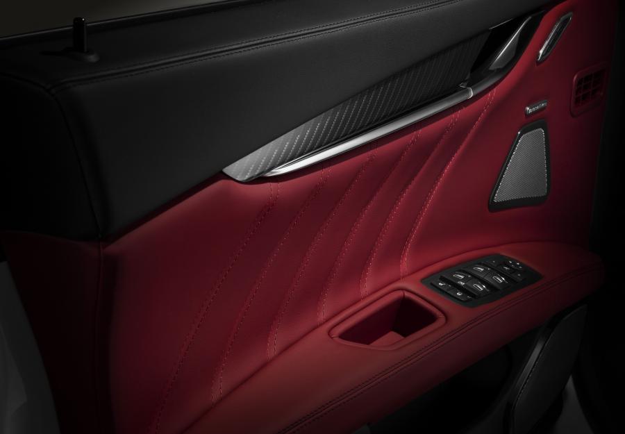 Детали интерьера Maserati Quattroporte GTS GranSport (M156) 2018 года  (NA) (фото 19 из 28)